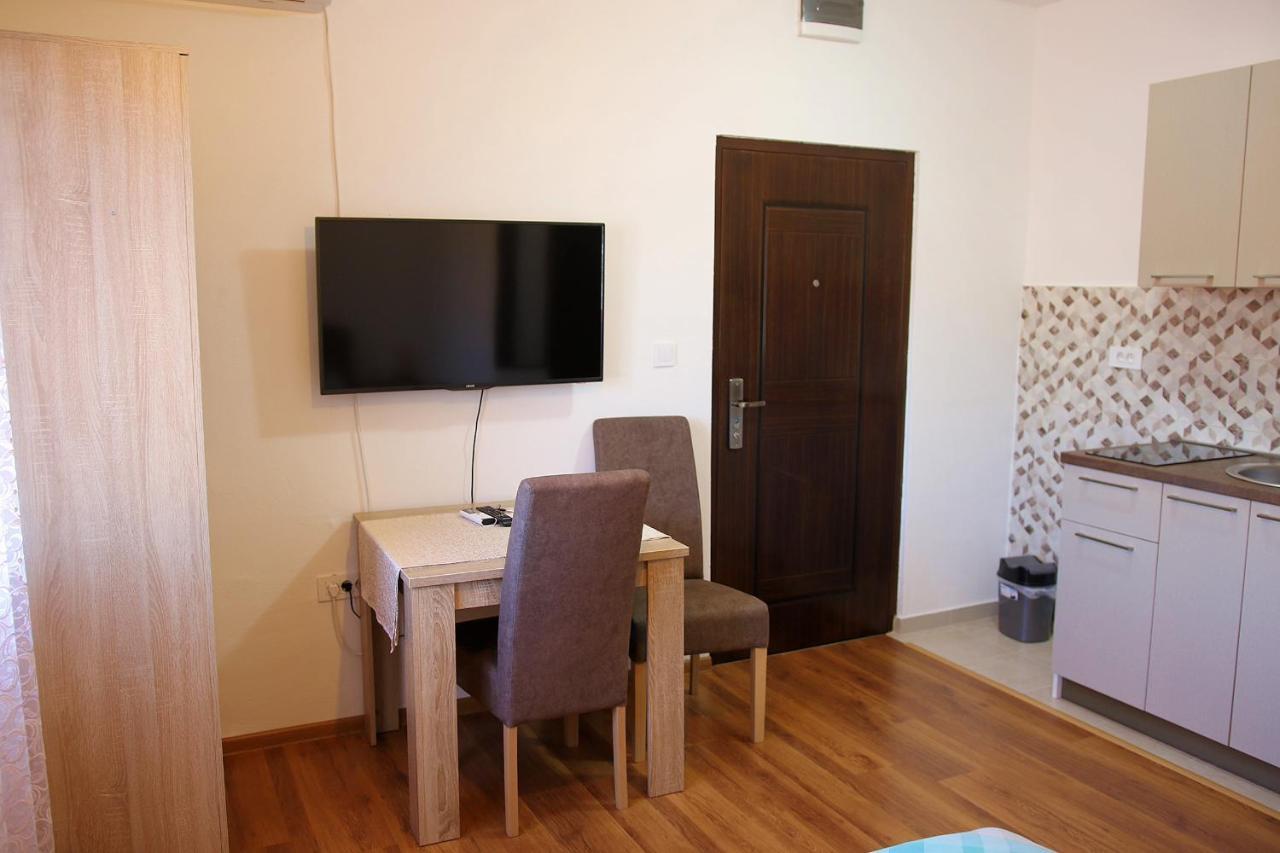 Apartmani 15 采蒂涅 外观 照片